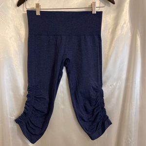 Luluemon Womens Activewear Capri Leggings Ruched M